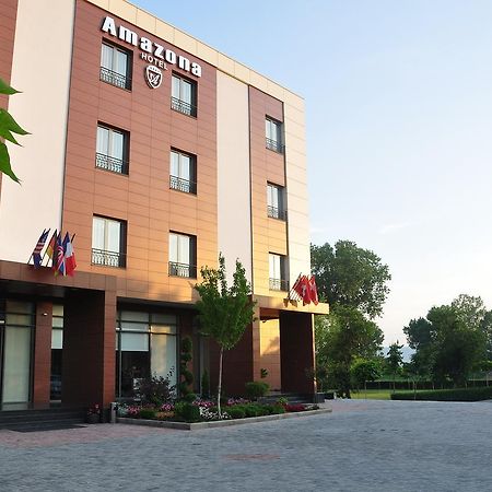 Amazona Hotel Pristina Exterior foto